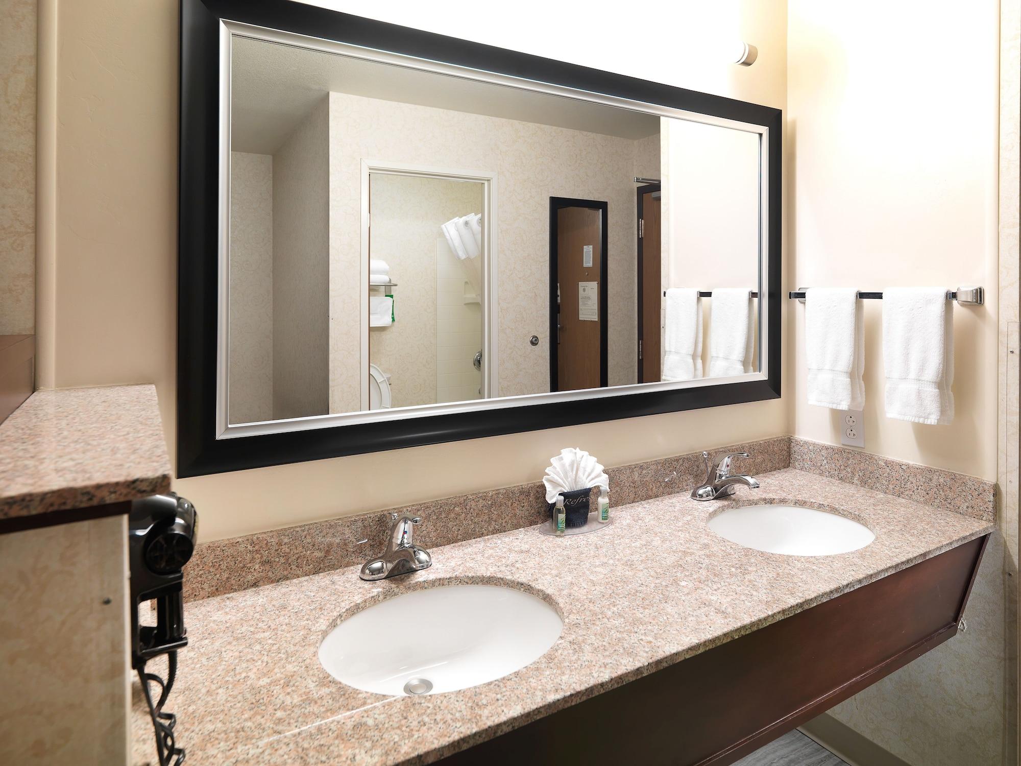 Crystal & - Salt Hotel 3*